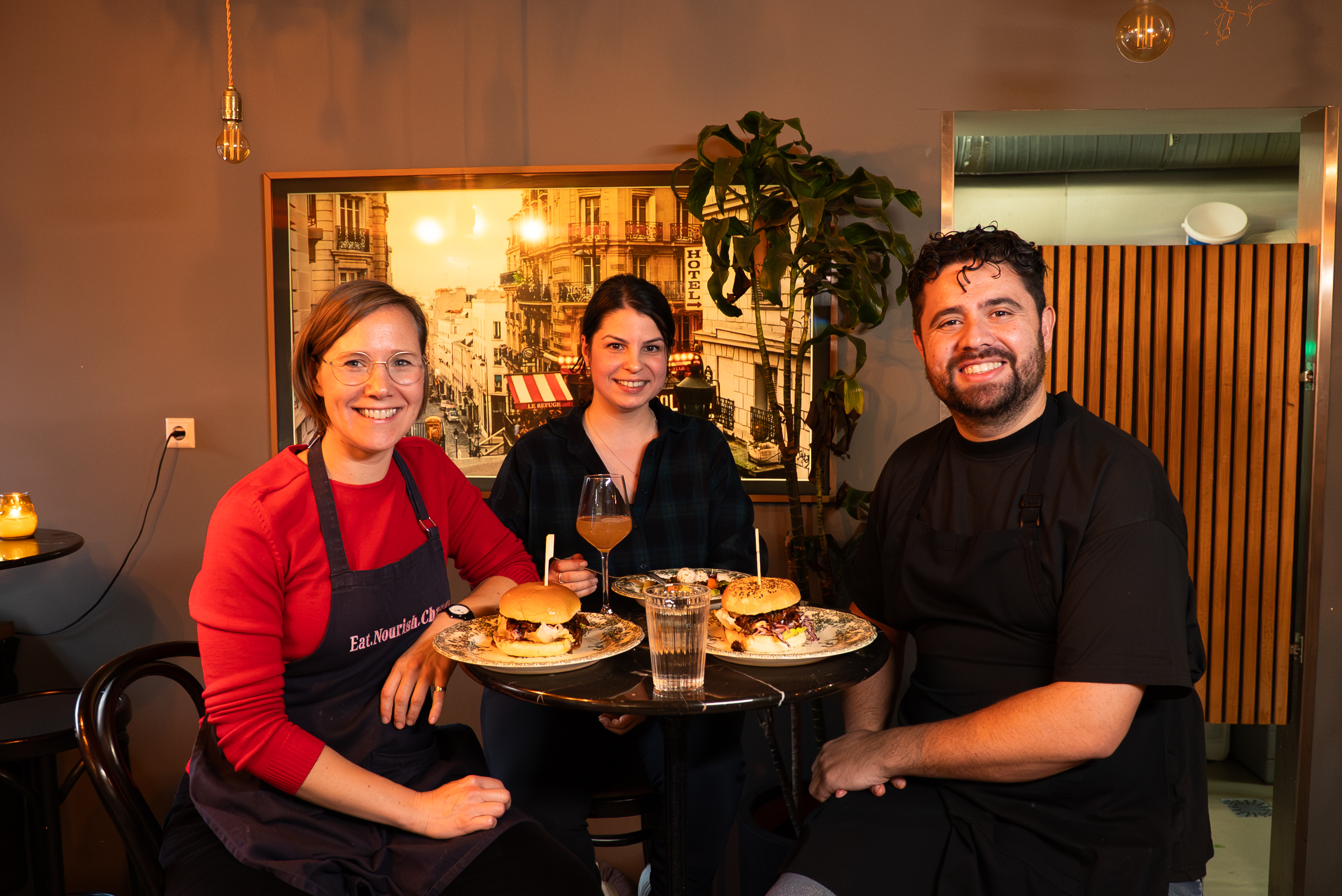 Vlnr: Marta Marszal, Oana Puiu en Angelo Savoia